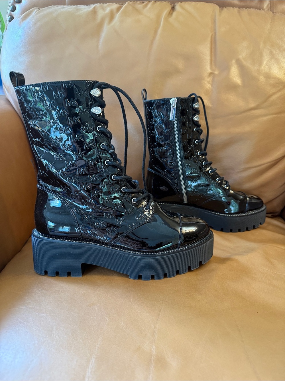 MICHAEL KORS Women's Sz 6.5 Bryce Logo LaceUp Lug Sole Combat Booties Black